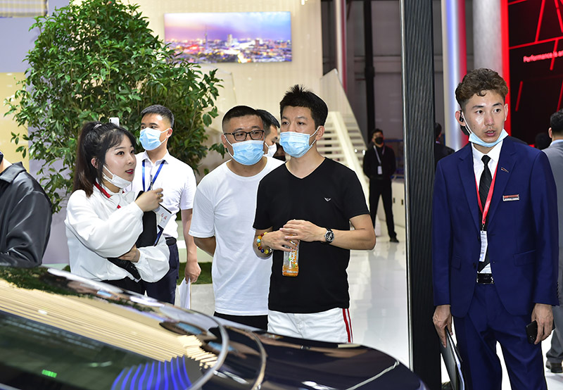 红旗展台（摄影：苑激刚）